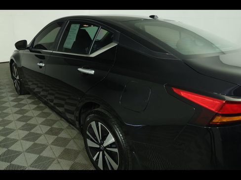 Used 2022 Nissan Altima 2.5 SV AWD/4WD image 15