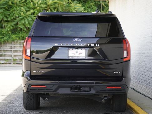 Used 2025 Ford Expedition Max Active AWD/4WD image 6