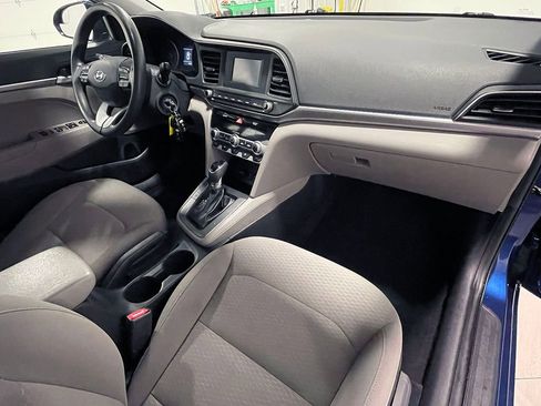 Used 2020 Hyundai Elantra SE w/ Winter Weather Package image 25