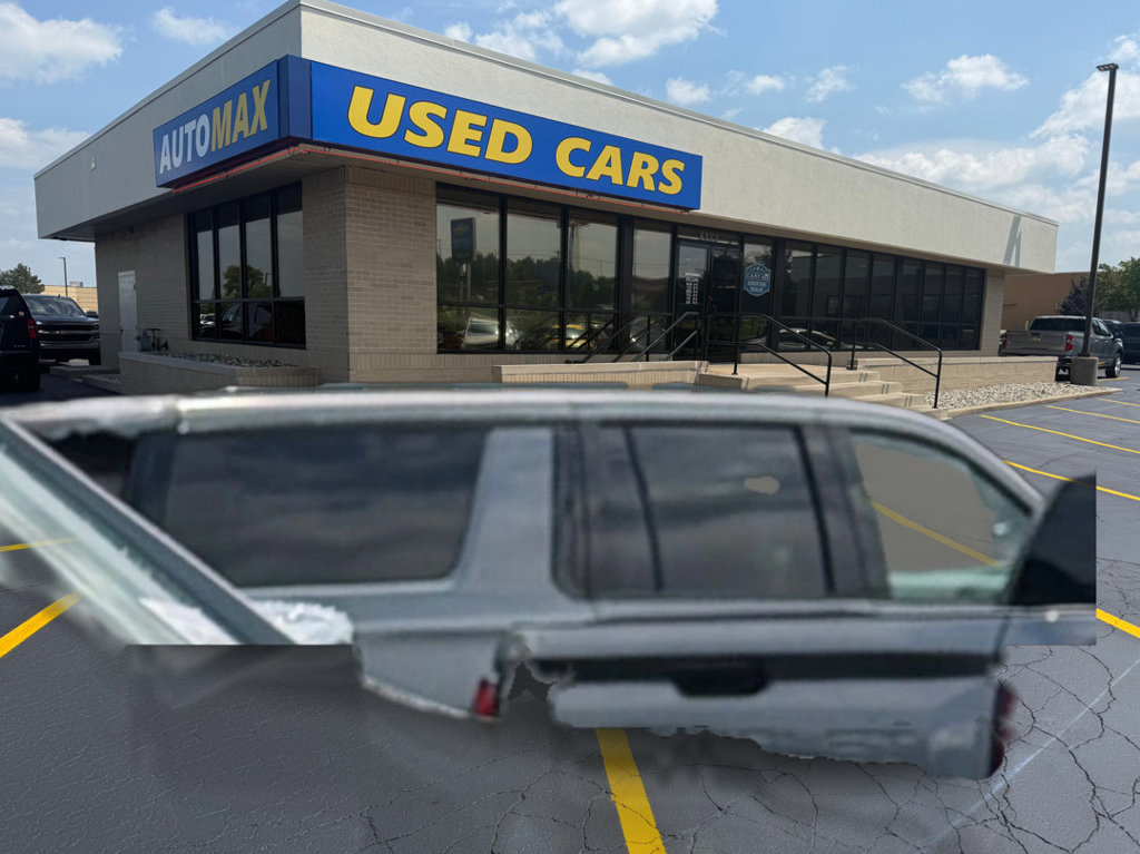 Used 2023 Chevrolet Silverado 1500 LT AWD/4WD image 4