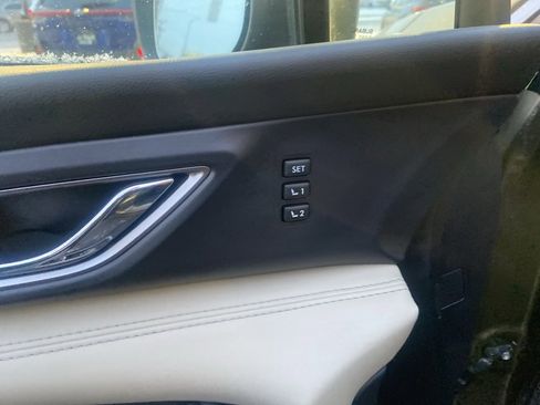 Used 2022 Subaru Ascent Limited w/ Technology Package image 12