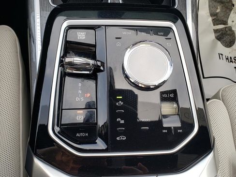 Used 2025 BMW 760i xDrive w/ Executive Package image 27