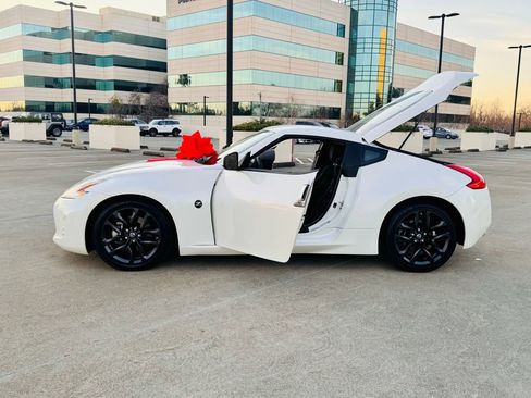 Used 2017 Nissan 370Z Coupe RWD image 33
