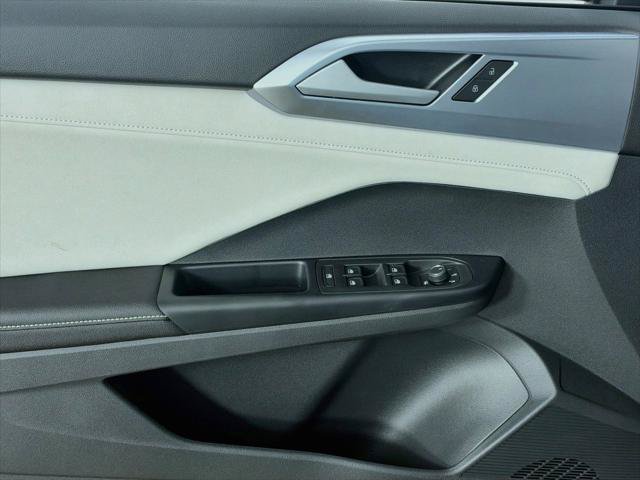 New 2027 Volkswagen Taos SE AWD/4WD image 17