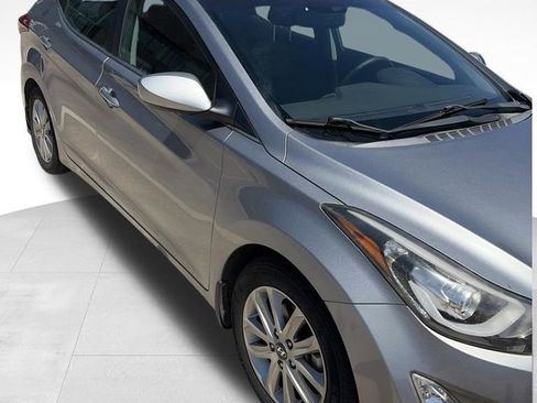 Used 2015 Hyundai Elantra SE w/ Option Group 03 FWD image 4