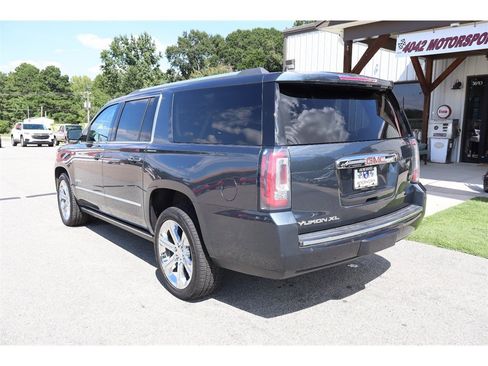 Used 2020 GMC Yukon XL Denali w/ Denali Premium Package AWD/4WD image 3