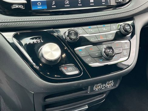 Certified 2025 Chrysler Pacifica Select image 15