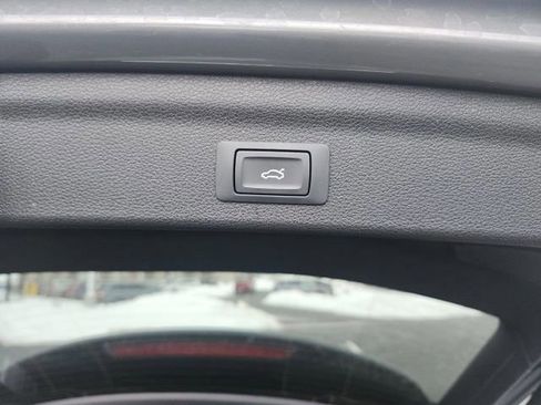 Used 2025 Audi Q3 2.0T Premium image 18