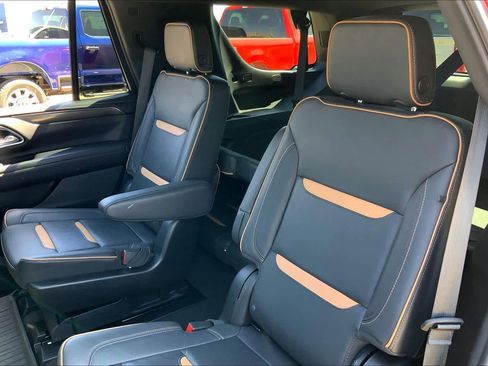 Used 2024 GMC Yukon AT4 w/ Technology Package AWD/4WD image 21