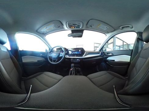 Used 2025 Chevrolet Trax LT FWD image 41