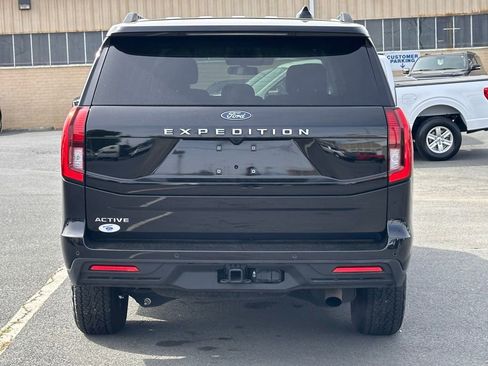 Used 2025 Ford Expedition Active RWD image 8