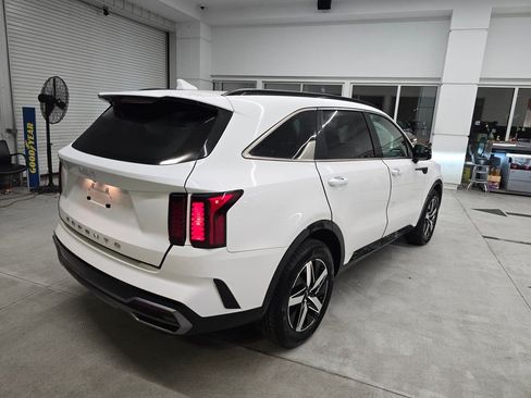Used 2022 Kia Sorento S w/ Panoramic Sunroof Package FWD image 6
