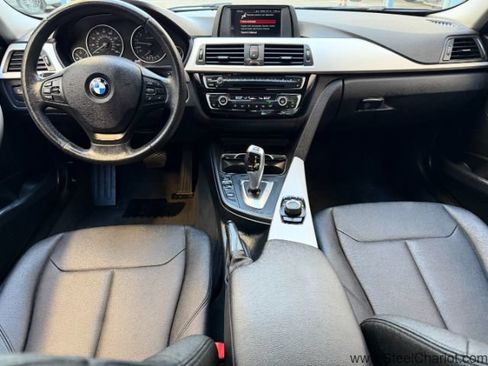 Used 2018 BMW 320i Sedan RWD image 10