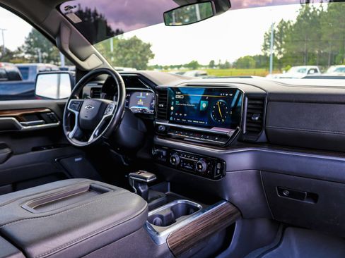 Used 2022 Chevrolet Silverado 1500 LT Trail Boss w/ Convenience Package II image 10