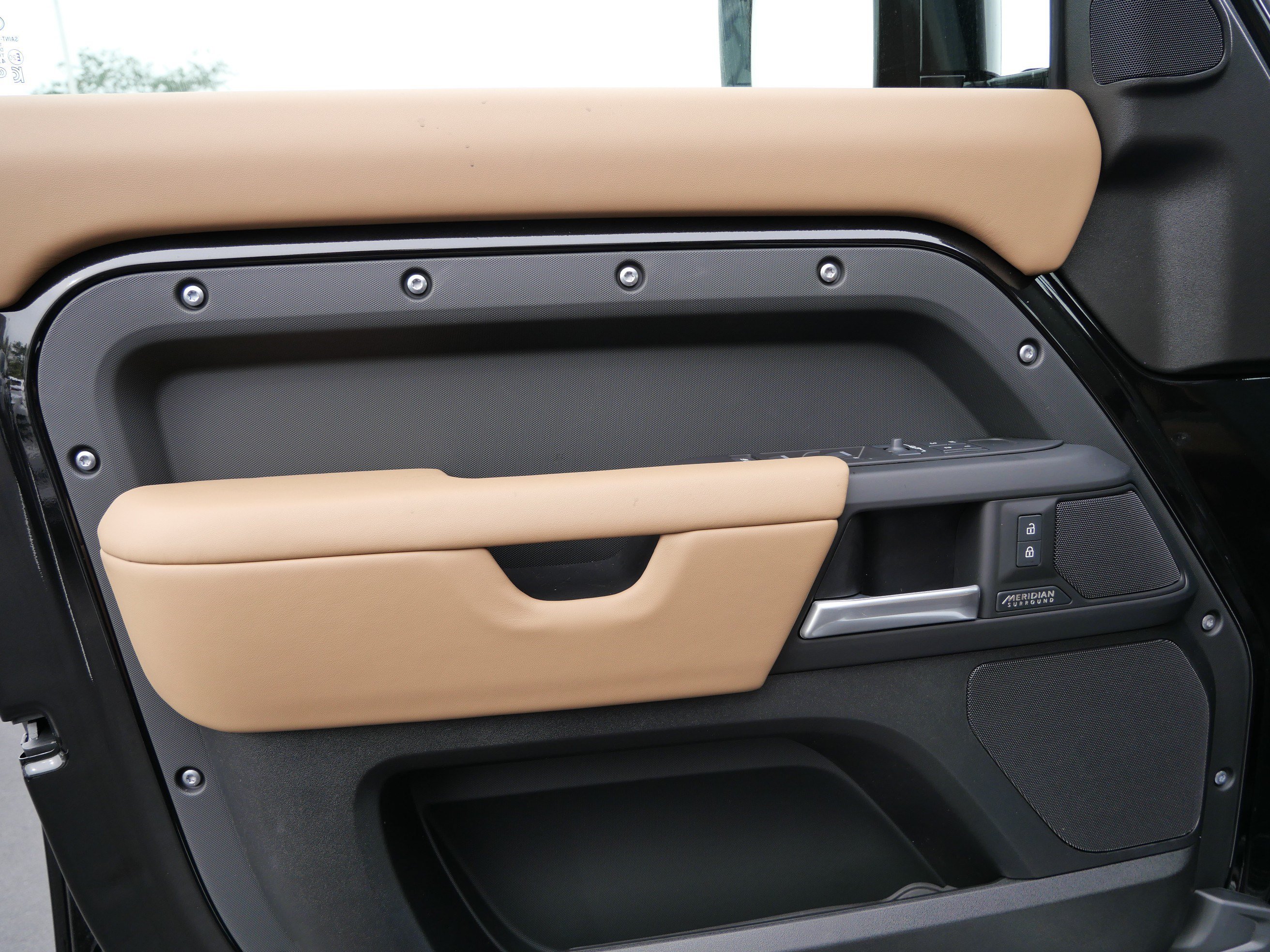 New 2026 Land Rover Defender 110 X-Dynamic SE AWD/4WD image 4
