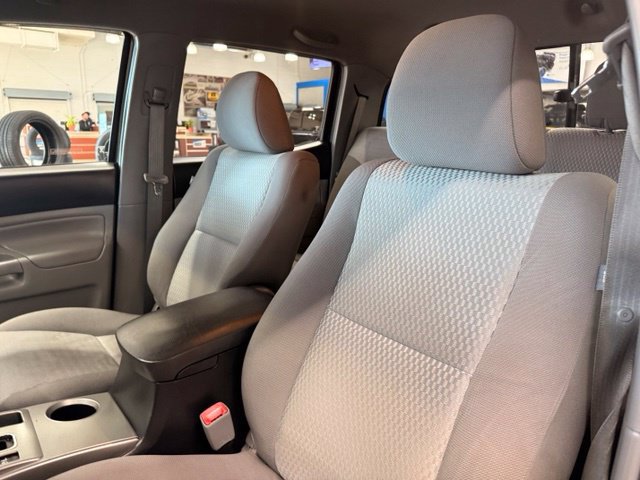 Used 2014 Toyota Tacoma 4x4 Double Cab w/ SR5 Package image 5