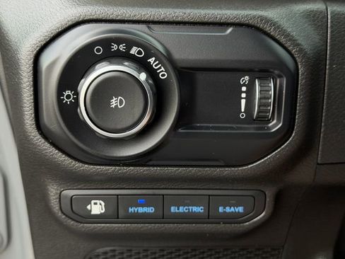 Used 2023 Jeep Wrangler Unlimited w/ Sun & Screen Package AWD/4WD image 21