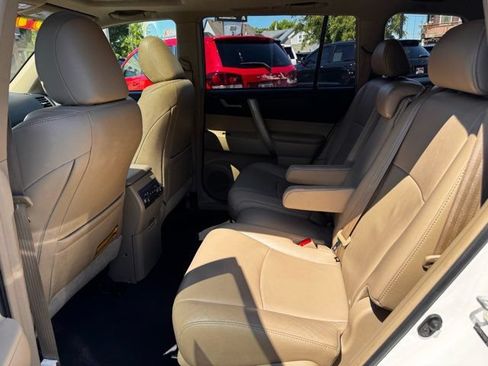 Used 2013 Toyota Highlander SE AWD/4WD image 19