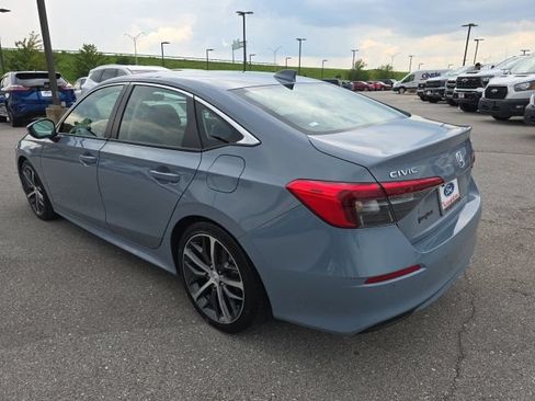 Used 2024 Honda Civic Touring image 3