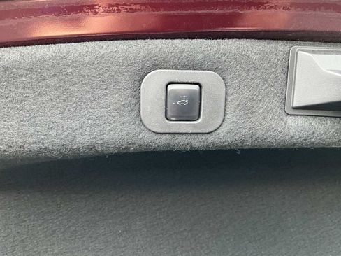 Used 2017 Lincoln Continental Select w/ Climate Package AWD/4WD image 8