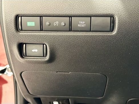 Used 2024 Nissan Sentra SV image 7