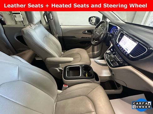Used 2021 Chrysler Pacifica Touring-L image 24
