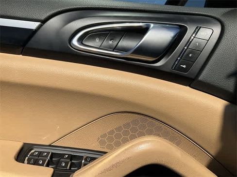 Used 2018 Porsche Cayenne Platinum Edition image 13