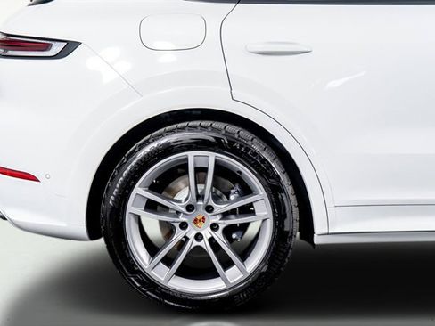 Used 2025 Porsche Cayenne image 13