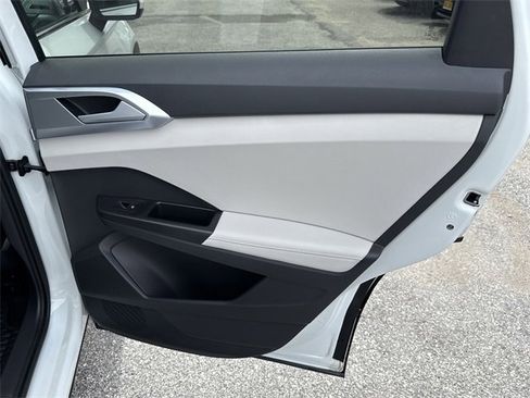 Used 2025 Volkswagen Taos SE image 34