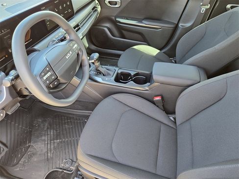New 2026 Kia K4 LXS image 9