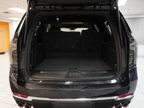 New 2025 Chevrolet Suburban Premier image 15