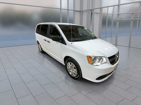 Used 2019 Dodge Grand Caravan SE w/ UConnect Hands-Free Group FWD image 2