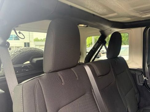 Used 2019 Jeep Wrangler Unlimited Sahara w/ Cold Weather Group AWD/4WD image 24