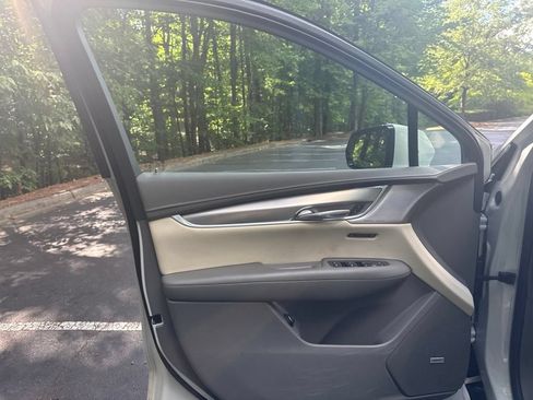 Used 2021 Cadillac XT5 Premium Luxury w/ LPO, Floor Liner Package FWD image 7