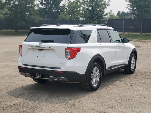 Used 2021 Ford Explorer XLT w/ Equipment Group 202A AWD/4WD image 6
