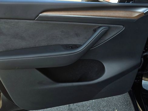 Used 2025 Tesla Model Y Long Range image 10