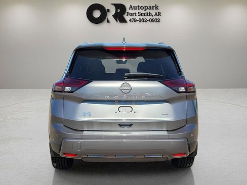 Used 2024 Nissan Rogue SL w/ SL Premium Package FWD image 8