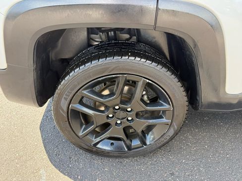 Used 2020 Jeep Renegade Latitude AWD/4WD image 11