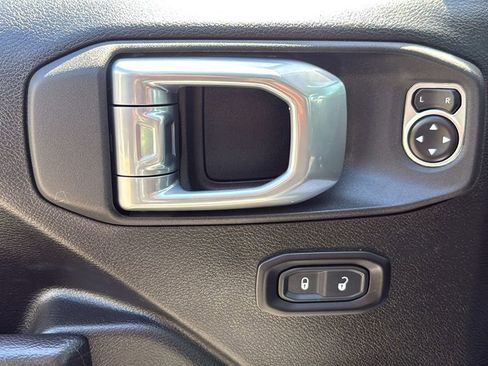 Used 2023 Jeep Gladiator Rubicon w/ Cold Weather Group image 16