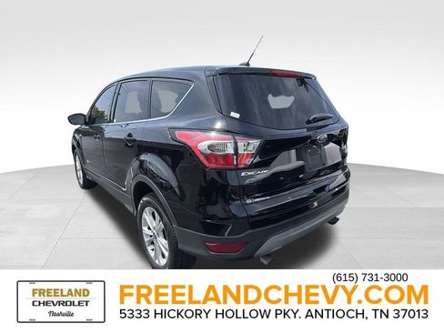 Used 2017 Ford Escape SE FWD image 4