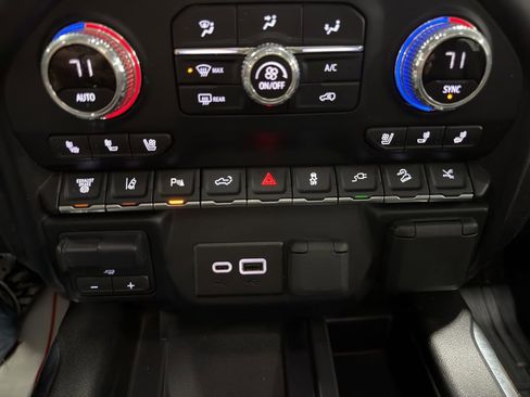 Used 2023 GMC Sierra 2500 Denali w/ Denali Ultimate Package AWD/4WD image 36