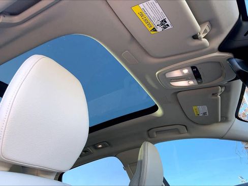 Used 2022 Volvo XC60 B5 Momentum w/ Protection Package Premier image 14