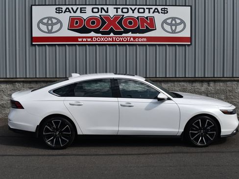 Used 2024 Honda Accord Touring image 8