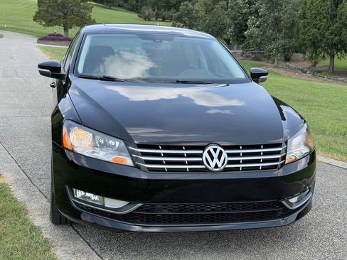 Used 2013 Volkswagen Passat TDI SE FWD image 12