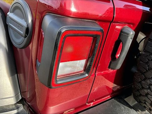 Used 2021 Jeep Wrangler Unlimited Rubicon AWD/4WD image 29