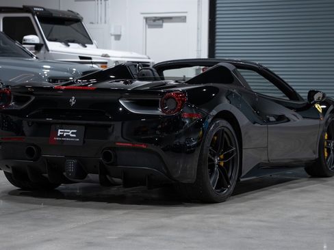 Used 2018 Ferrari 488 Spider image 6