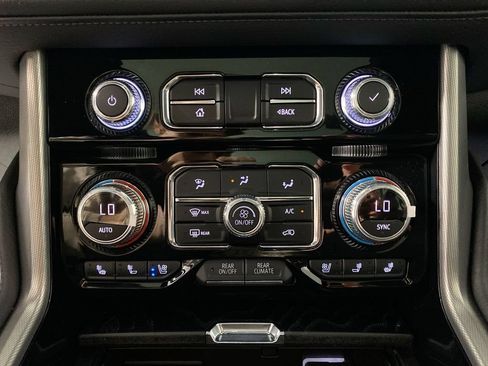 Used 2023 GMC Yukon Denali AWD/4WD image 18