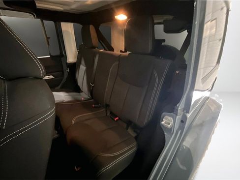 Used 2015 Jeep Wrangler Unlimited Sahara w/ Connectivity Group image 20