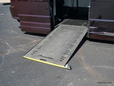 Used 2019 Dodge Grand Caravan SXT image 12