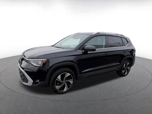 Used 2025 Volkswagen Taos SE image 7